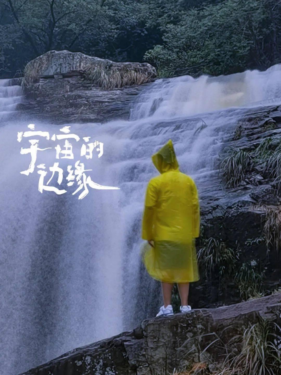 琳娜整理房间